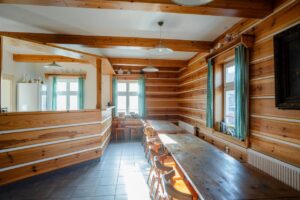 Horní patro - bar a kuchyňka